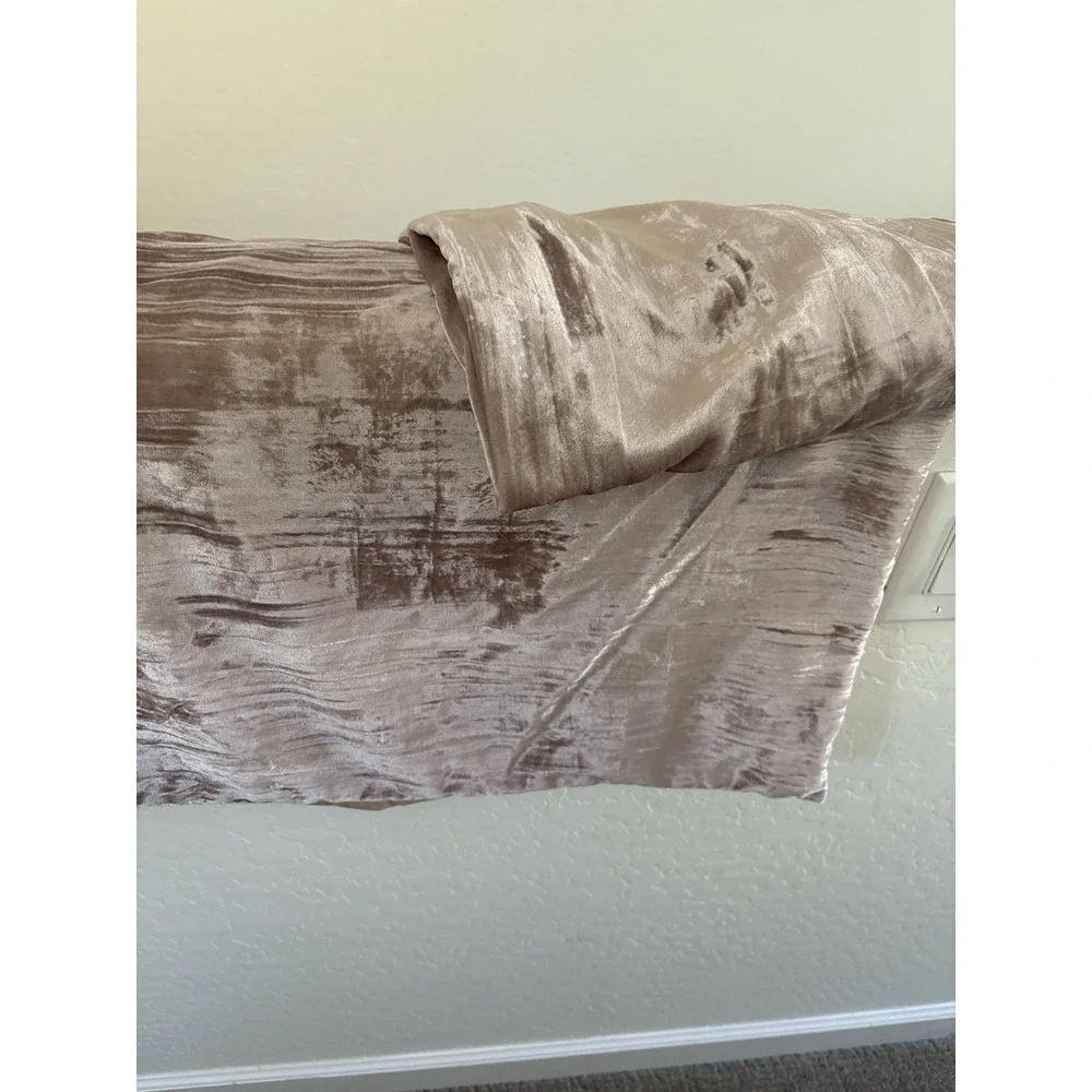 2 West Elm Crinkle Velvet tan 26x26‎ Euro